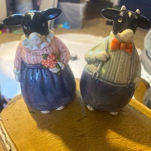 Hand painted cow salt and pepper shakers made in Japan Otagari